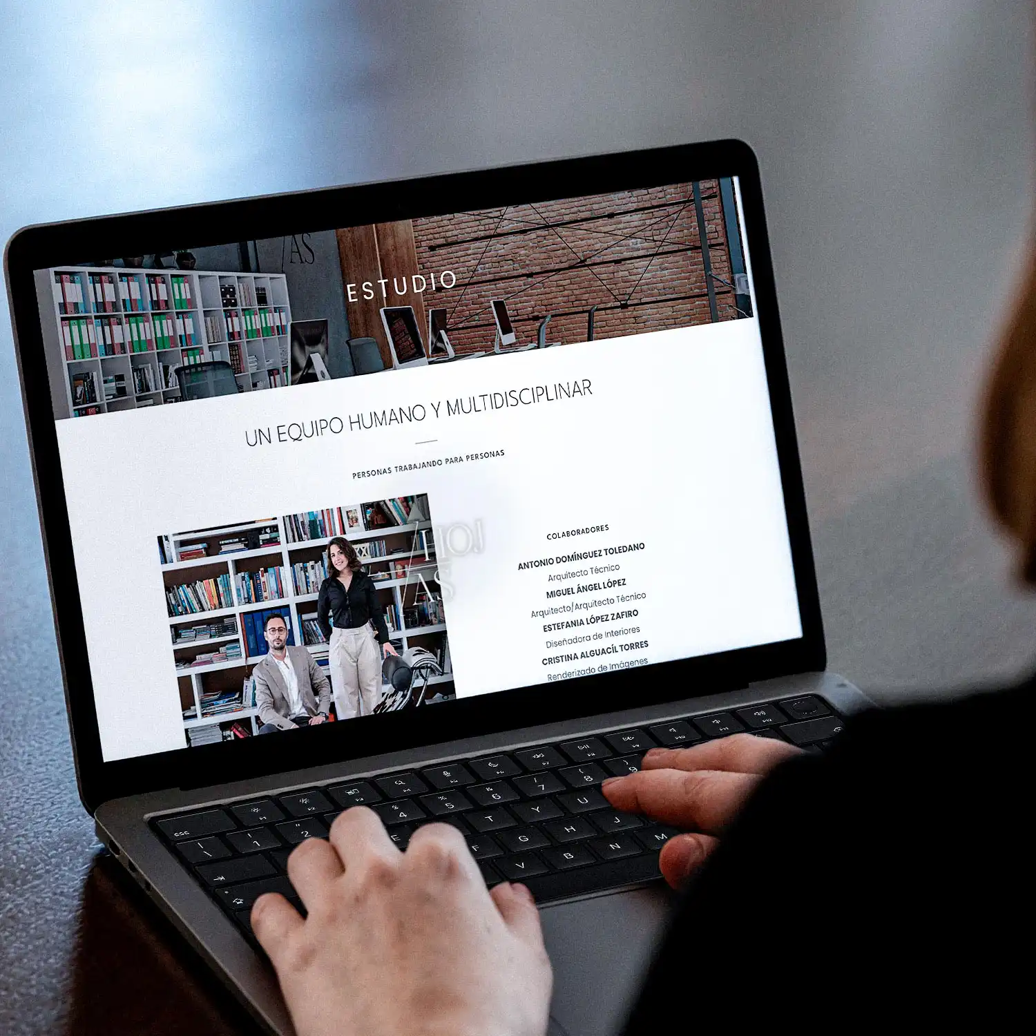 Página de equipo de la web de Hojas Arquitectos con su equipo multidisciplinar de arquitectura