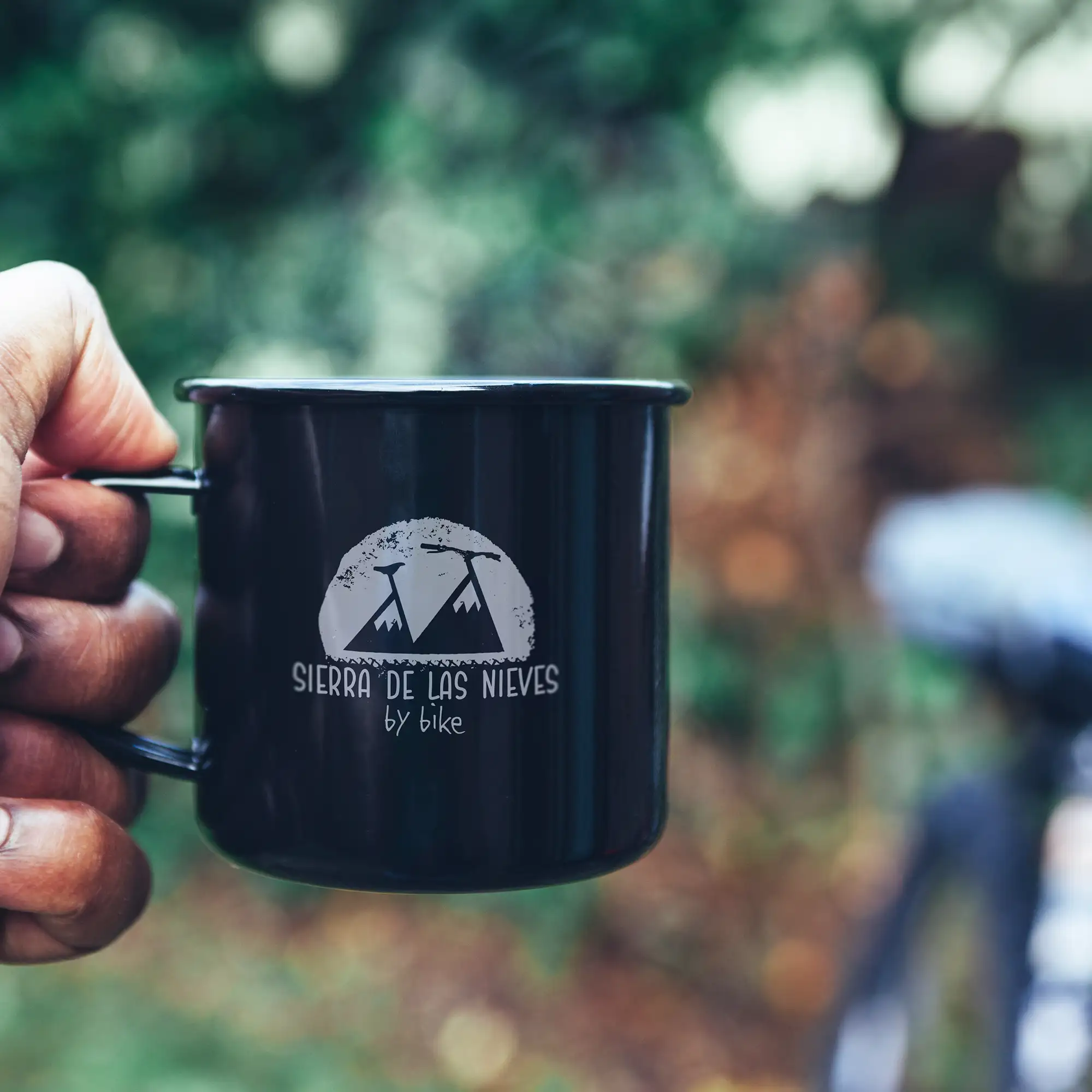 Taza esmaltada con el logotipo de Sierra de las Nieves by Bike
