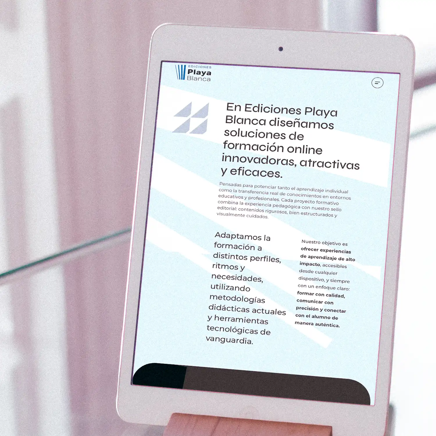 Página Quiénes somos de editorial de formación online, diseño web en tablet Ediciones Playa Blanca