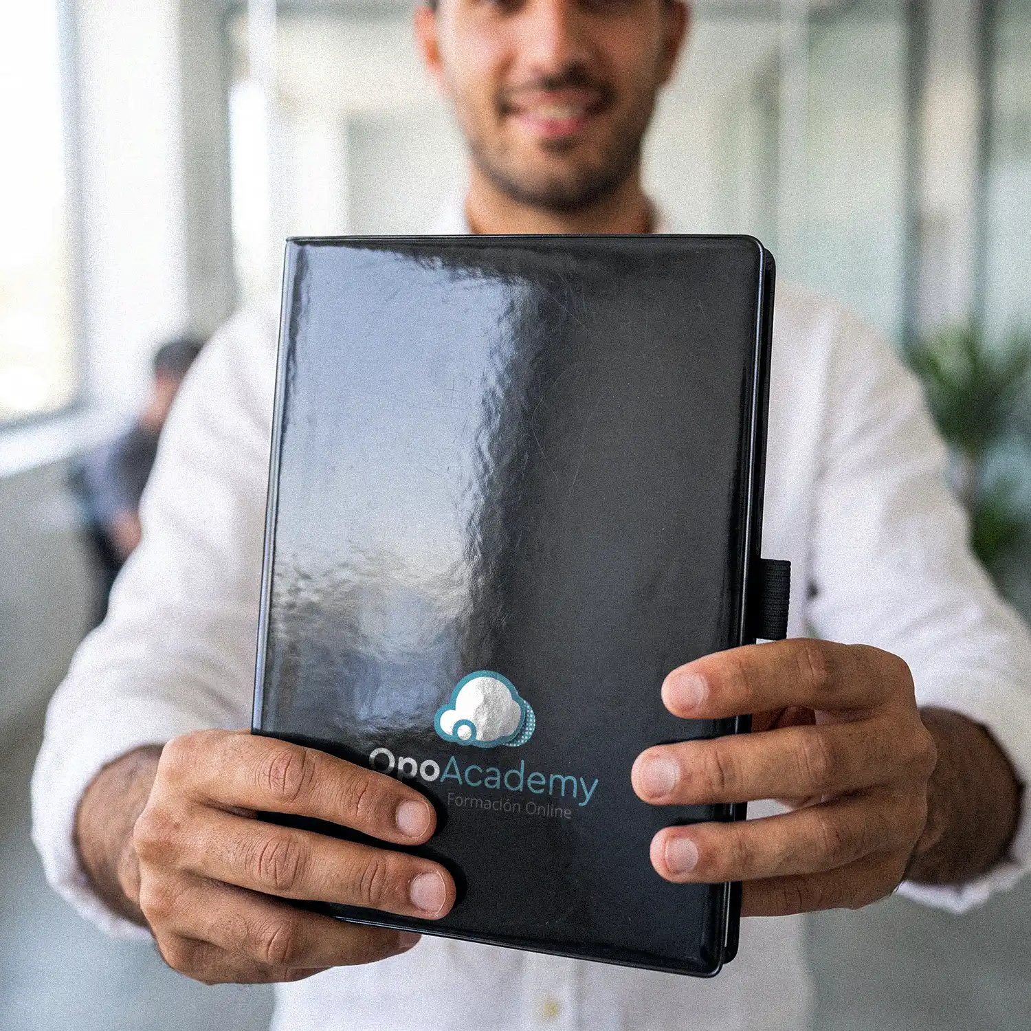 Diseño de agenda corporativa con logotipo para academia de oposiciones OpoAcademy