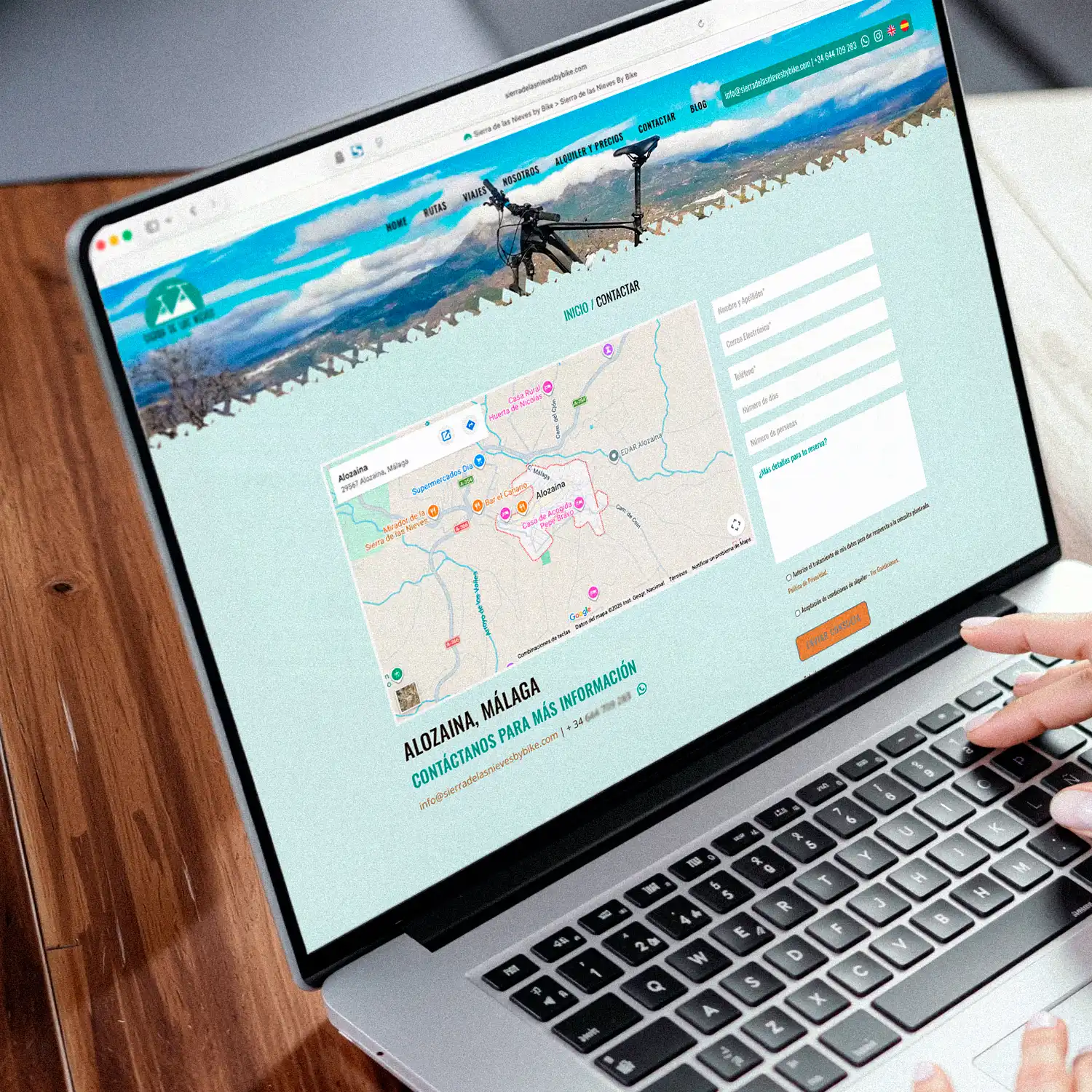 Página de contacto con mapa y formulario de reserva, diseño web Sierra de las Nieves by Bike