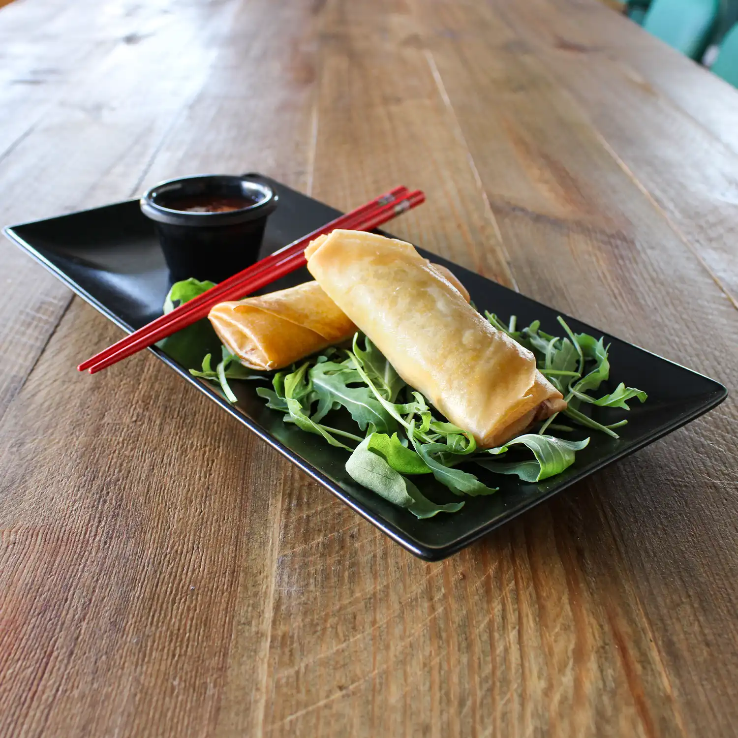 Fotografía de producto de rollitos de primavera para restaurante asiático Noodles Pacifico